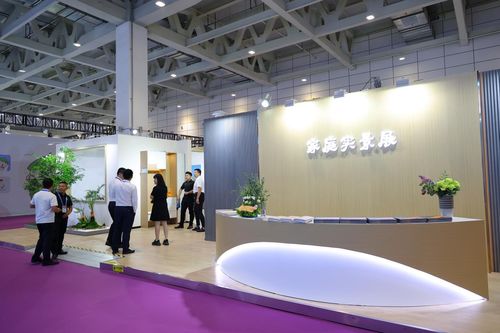 璀璨啟航 2023中國(guó)嬰幼兒照護(hù)服務(wù)行業(yè)發(fā)展大會(huì)暨成果展覽活動(dòng)在濟(jì)召開(kāi)